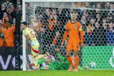 Tiental Oranje ziet sensationele zege door vingers glippen tegen Europees kampioen Spanje