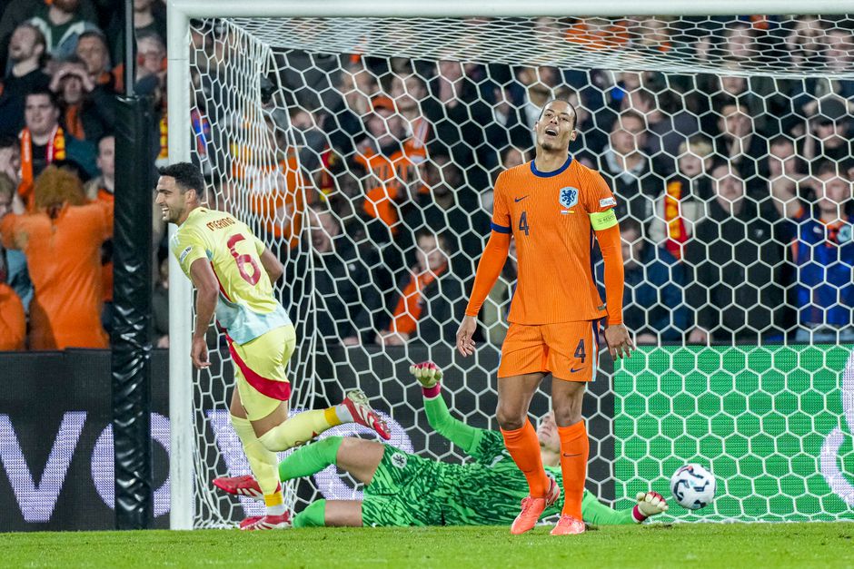 Tiental Oranje ziet sensationele zege door vingers glippen tegen Europees kampioen Spanje