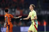Dit is waarom fans Dean Huijsen massaal toejuichen tijdens Spanje - Nederland
