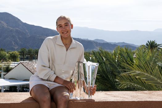 Tennistalent (17) onthult opvallende eerste aankoop na winst Indian Wells en bizar bedrag aan prijzengeld