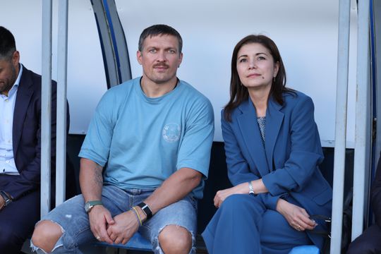 Usyk haalt zwaar geschut binnen voor duel met Verhoeven: plaaggeest van Jake Paul duikt plots op