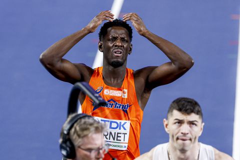 Chaos en verwarring op WK indoor atletiek na verkeerde medaillewinnaar: 'Een aanfluiting'