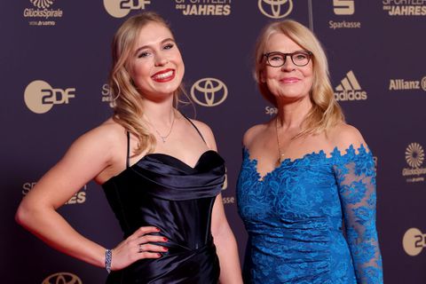 Schaatslegende Gunda Niemann en schaatsende dochter (23) delen mooi moment na heftig jaar: 'Geluksmomentje'