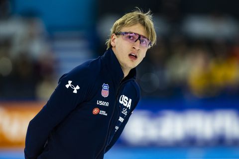 Koude thuiskomst voor topschaatser Jordan Stolz na lange afwezigheid: 'Ze heeft geen interesse in me'
