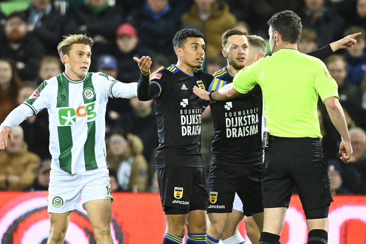 Cambuur-speler Remco Balk geschiedenisboeken in door dertiende (!) gele kaart van het seizoen