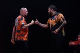 Raymond van Barneveld en Michael Smith. © PDC Darts