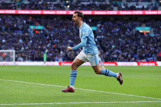 Schlemiel Bernardo Silva schiet titelhouder Manchester City naar tweede FA Cup-finale op rij