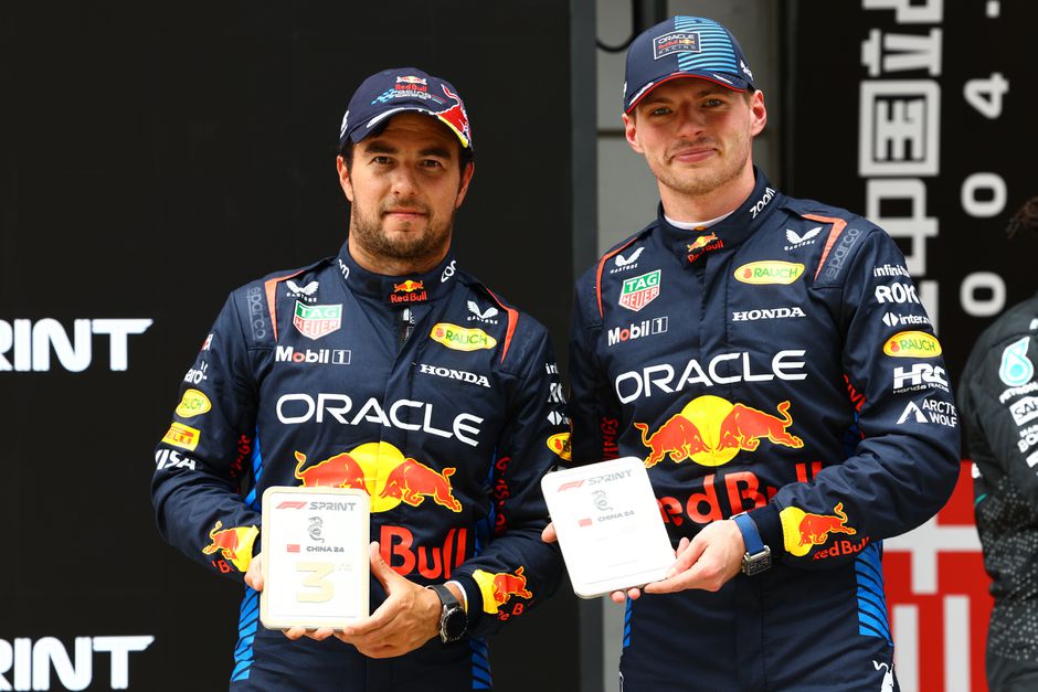 Max Verstappen na 'hectisch en lastig' begin toch simpel naar Chinese sprintzege: 'Daarna was alles heel normaal'