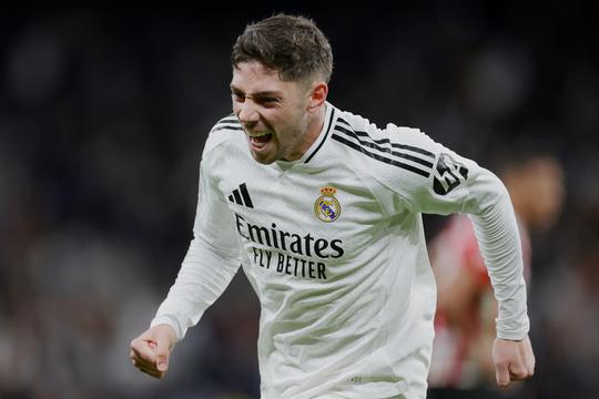 Wereldgoal houdt Mbappé-loos Real Madrid in Spaanse titelstrijd in aanloop naar pikante bekerfinale