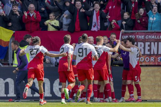 Beschamend Ajax krijgt fikse oorwassing van ontketend FC Utrecht en zet zeldzame misstap richting titel