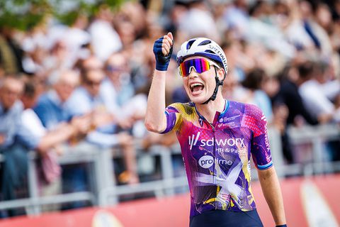 Winnares Amstel Gold Race plakte sticker met veelbelovende tekst op haar stuur