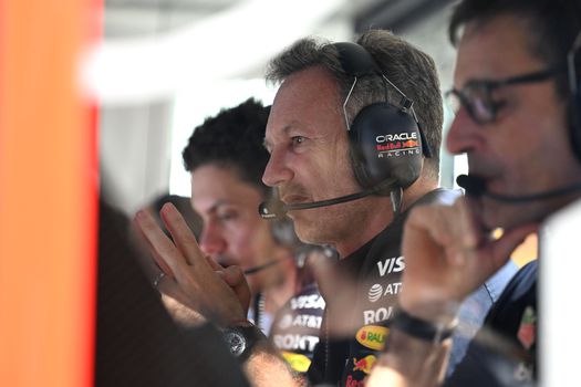 Teambaas Christian Horner print foto's uit als extra bewijs voor 'onzinstraf' Max Verstappen: 'Hier zie je het goed'
