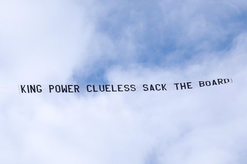 Gespaarde Ruud van Nistelrooij ziet bijzondere boodschap van boze fans overvliegen tegen Liverpool