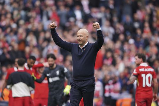 Opvallende voorspelling over toekomst Arne Slot na Liverpool: 'Ik weet dat het enorm veel van je vergt'