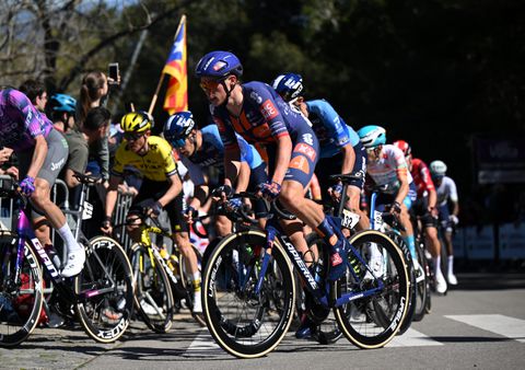 Na noodsignaal pakt Nederlandse wielerploeg paar belangrijke puntjes in Amstel Gold Race