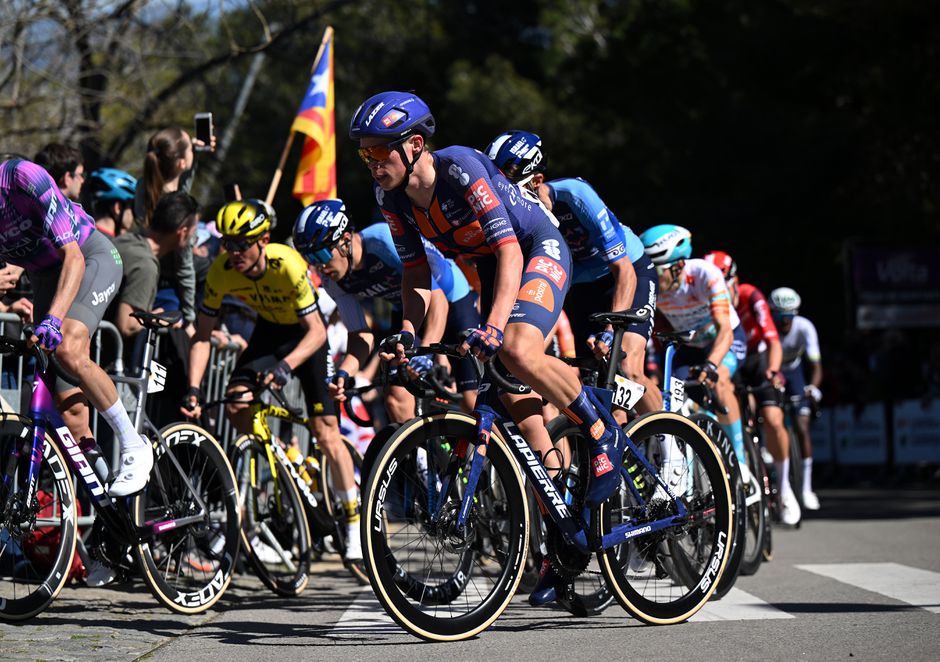 Na noodsignaal pakt Nederlandse wielerploeg paar belangrijke puntjes in Amstel Gold Race