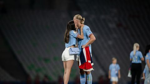 Topvoetballer Erling Haaland krijgt kritiek op zijn lichaam: 'Daar is mijn vriendin niet zo blij mee'