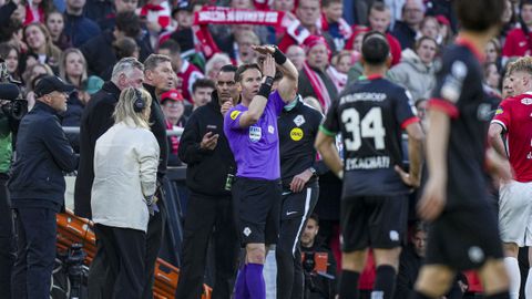 KNVB reageert op telefoontje voor scheidsrechter Danny Makkelie tijdens bekerfinale: 'Verboden en gevaarlijk'