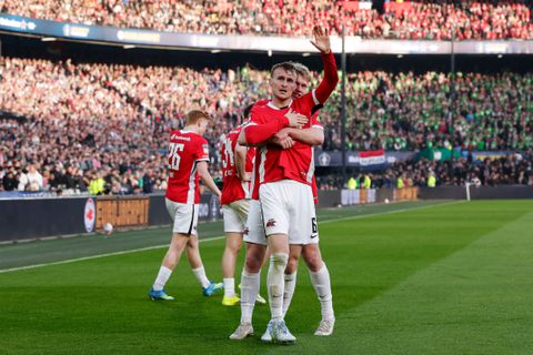 Emoties van AZ'er Peer Koopmeiners zorgen voor bewondering: 'Dat moet je niet vergeten'