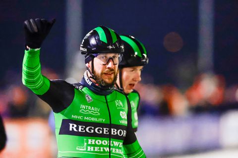 Ex-topschaatser kijkt zijn ogen uit bij nieuwe ploeg: 'We moeten af van dat Calimero-gedrag'