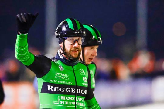 Ex-topschaatser kijkt zijn ogen uit bij nieuwe ploeg: 'We moeten af van dat Calimero-gedrag'
