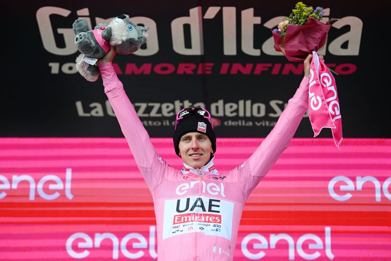 Giro-leider Tadej Pogacar denkt al aan Tour de France: 'Denk dat ik goed genoeg ben om beide te winnen'