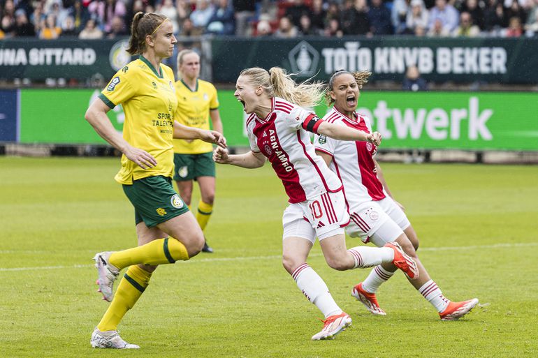 Ajax Vrouwen wint bekerfinale van Fortuna: hoofdrol voor  historische VAR bij penalty