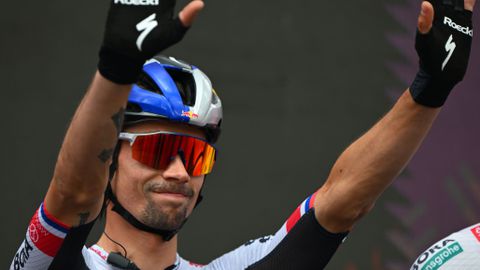 Schrikmoment voor Primoz Roglic in aanloop naar tijdrit Giro d'Italia