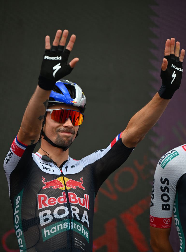 Schrikmoment voor Primoz Roglic in aanloop naar tijdrit Giro d'Italia