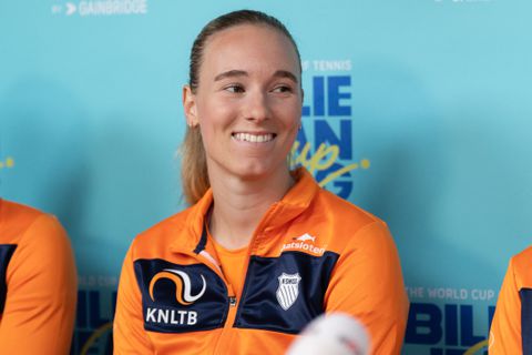 Nederlandse tennisster met bekende vader na knotsgek duel stap dichter bij debuut op Roland Garros