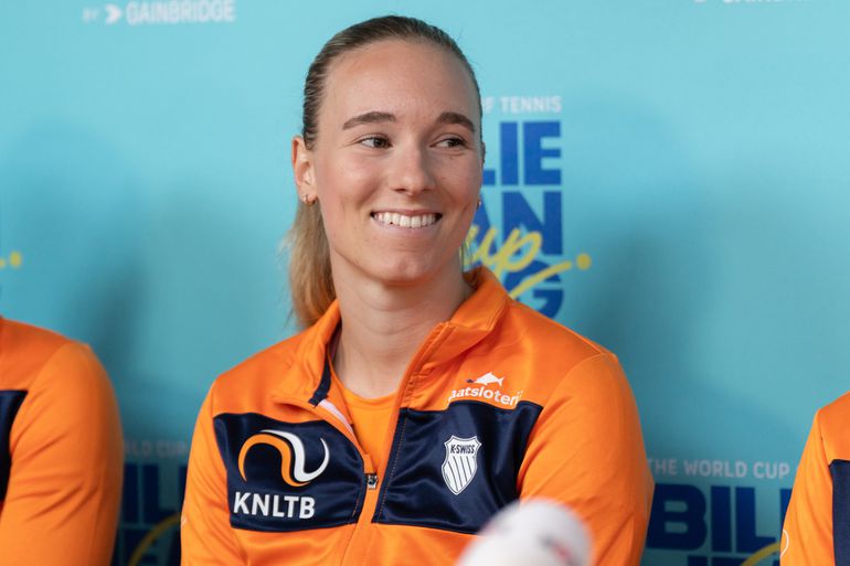 Nederlandse tennisster met bekende vader na knotsgek duel stap dichter bij debuut op Roland Garros
