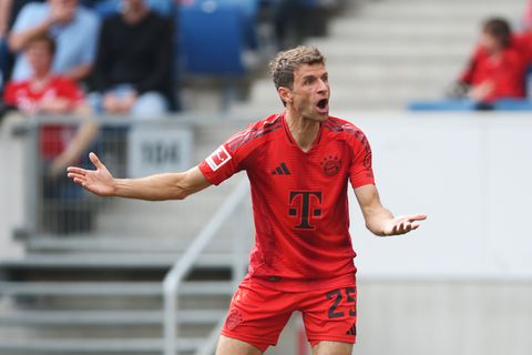 Vrouw van Duitse topvoetballer laat hem in de steek op speciaal moment en duikt op met ex van andere speler