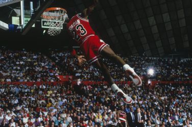 Peperdure Ferrari van legendarische basketballer Michael Jordan na 15 jaar teruggevonden
