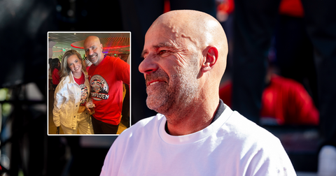 Bekend nichtje van Peter Bosz steelt de show bij huldiging PSV: 'Ik leg nu pas de link'