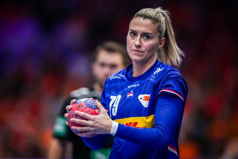 Handbalicoon Estavana Polman onthult opmerkelijke verslaving: 'Daarmee werd ze op de been gehouden'