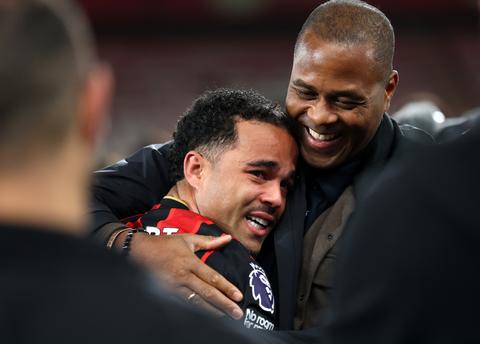 Tranen bij Justin Kluivert na rentree vlak voor WK: vrouw en vader steunen emotionele topvoetballer