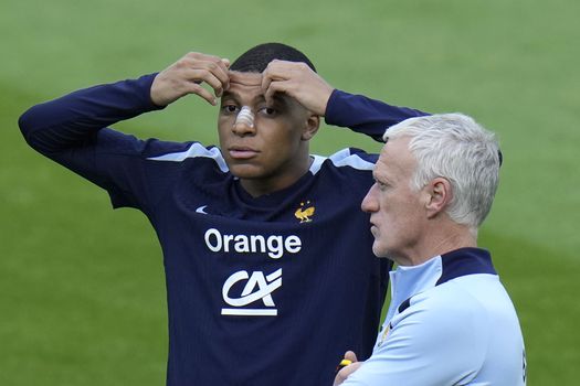 Frankrijk houdt fitheid Kylian Mbappé nog altijd geheim voor Oranje: 'We gaan er alles aan doen dat hij speelt'