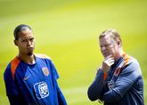 Bondscoach Ronald Koeman staat voor een dilemma, maar als hij slim is luistert hij niet naar Wesley Sneijder. Dat is de mening van Aad de Mos in de Toss van de Mos op Sportnieuws.nl. ©ANP