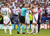 Danny Makkelie in actie tijdens Duitsland - Hongarije. © Getty Images