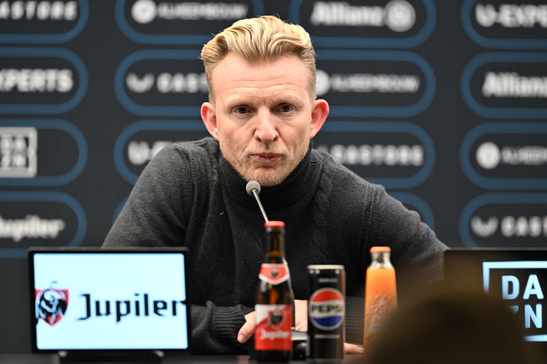 Trainer Dirk Kuijt moet definitief vertrekken bij Beerschot na dramatisch seizoen: 'We wensen hem succes'