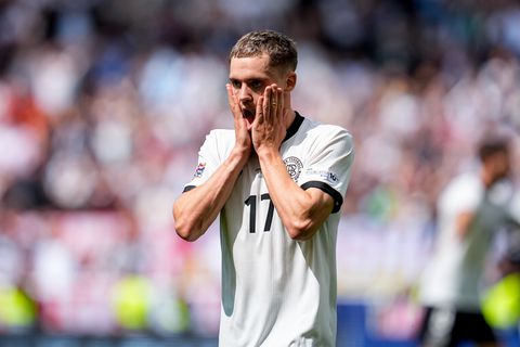 Arne Slot breekt Engels transferrecord voor derde versterking Liverpool en doet Erik ten Hag pijn