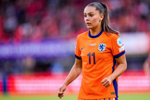 'Eenzame' Lieke Martens openhartig over rode draad in voetbalcarrière: 'Snap niet hoe ik dat ooit gedaan heb'