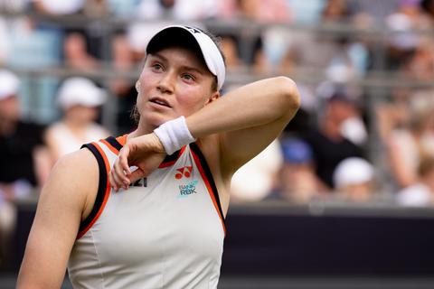 Grote zorgen om toptennisster Elena Rybakina: 'Bedankt voor het begrip en de steun'