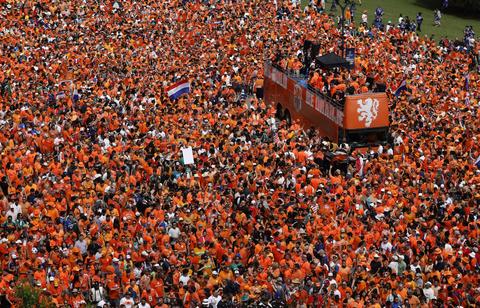 Groot onbegrip over kritiek op Oranjemars tijdens WK: 'Heel raar dat je daar denigrerend over doet'