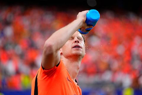 Oranje-international Frenkie de Jong zoekt confrontatie op: 'Ze roepen wat om bekend te worden'