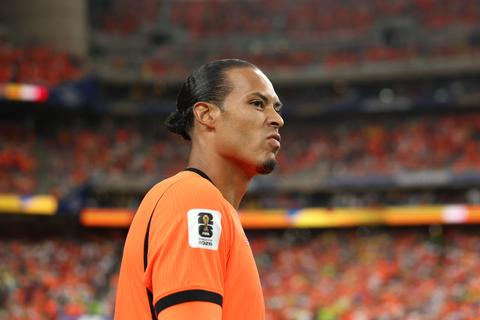 Oranje-captain Virgil van Dijk zorgt voor opvallend detail tijdens Nederland - Zweden op WK voetbal