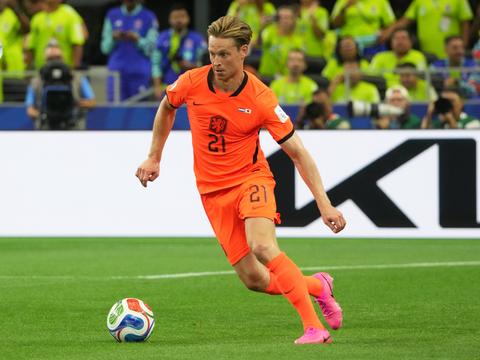 ‘Zorgelijke situatie’ Frenkie de Jong zorgt voor verdeeldheid: ‘Soms ontstaan er dingen puur uit toeval’