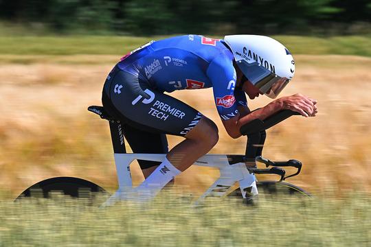 Topwielrenner Mathieu van der Poel toont goede benen richting Tour: zinderend duel met Tadej Pogacar