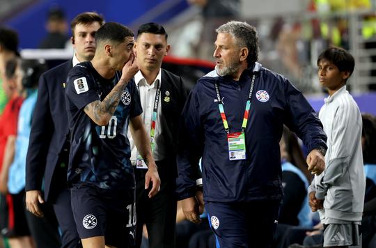 Paraguay eerste slachtoffer van nieuwe regel WK voetbal na ‘handtasgevechtje’: ‘Gedrag verander je niet zomaar'