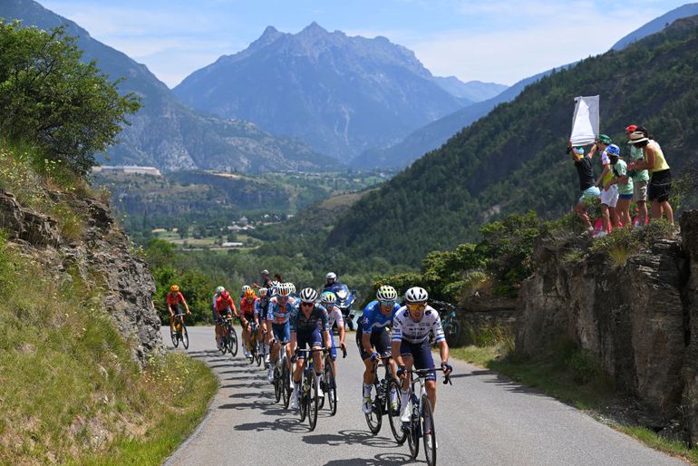 Laatste zware bergrit in Tour de France eindigt op nieuwe slotklim